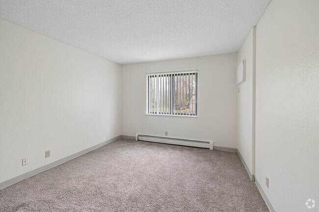 2BR, 2BA - 964SF - Second Bedroom