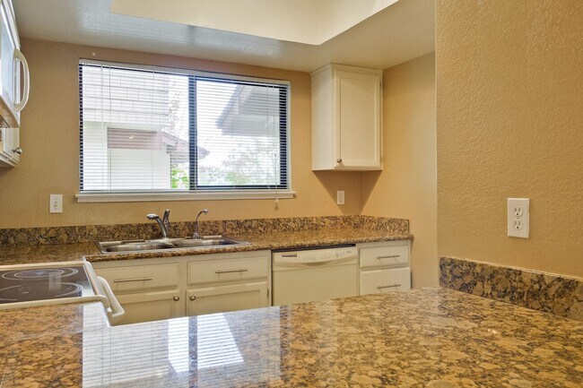 Photo - Popular Woodside Commons at Its Finest. Unit 24