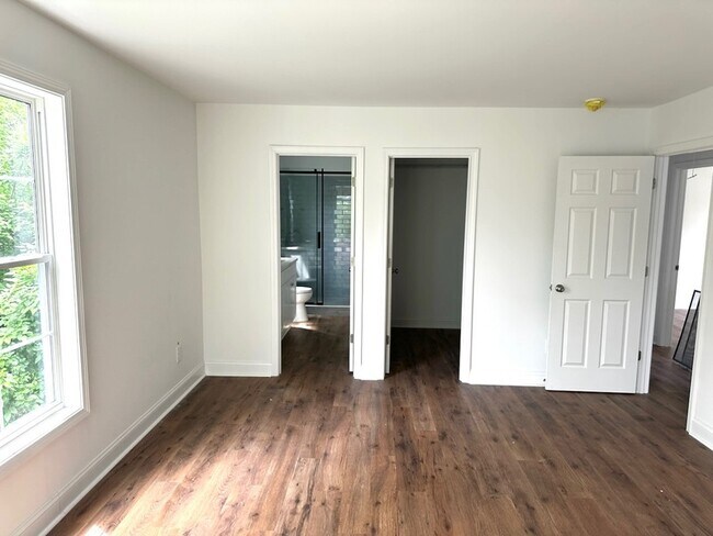 Photo - 427 Lakeland St