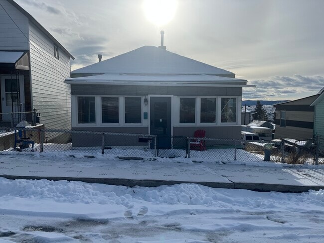 Building Photo - 406 W Daly St