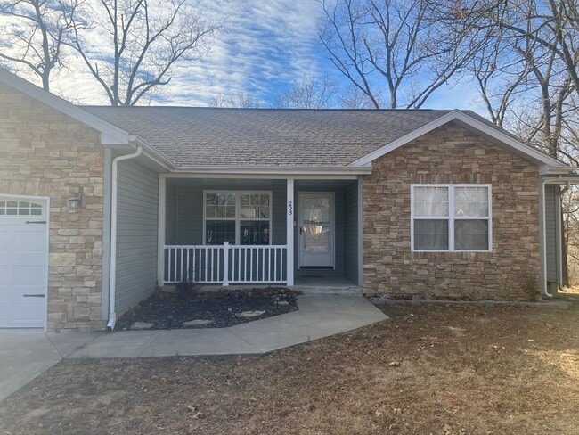 Photo - 208 Frances St