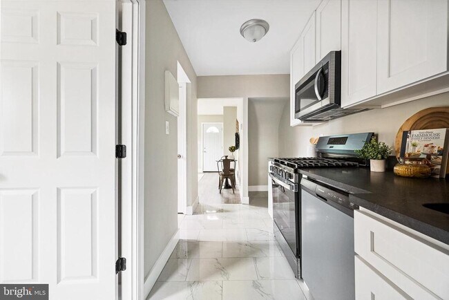 Photo - 1658 F St NE