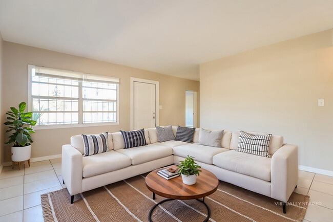 Photo - 625 58th St S