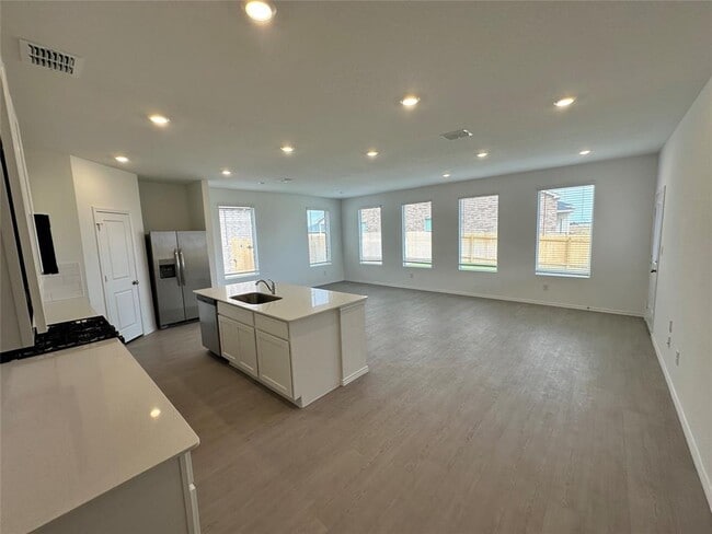 Photo - 281 Seven Seas Dr