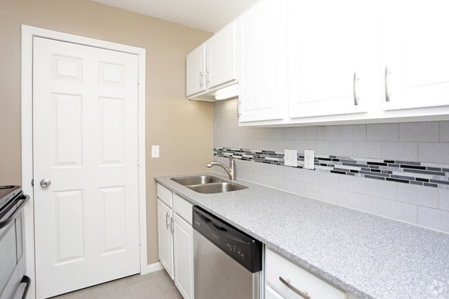 Cocina Marcy - Orpheum Tower