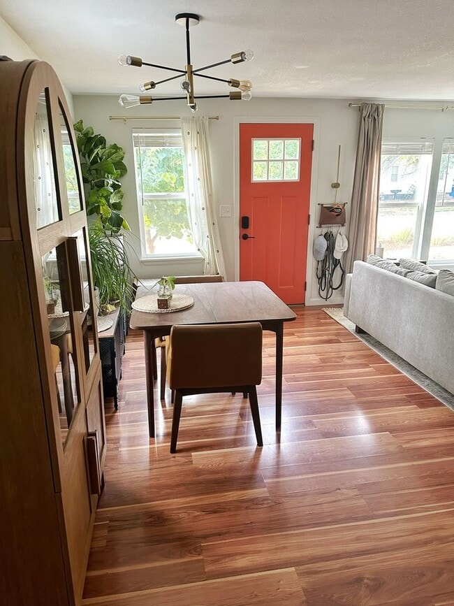 Photo - 631 E 12th St