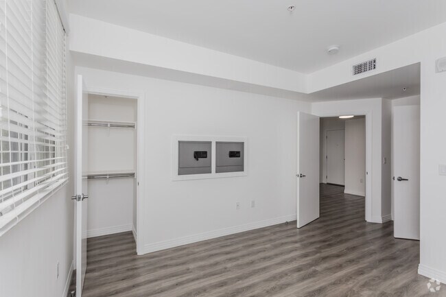 2BR, 2BA
