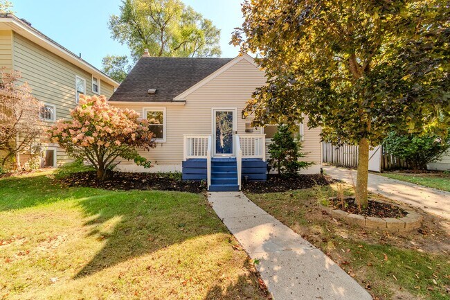 Photo - Modern 3-Bedroom Bungalow in Ferndale – Fu...