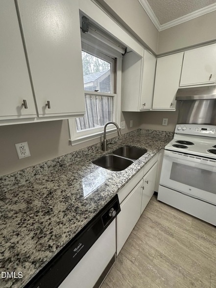 Photo - 5621 Hamstead Crossing