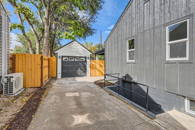 Photo - 3711 S Sherman St