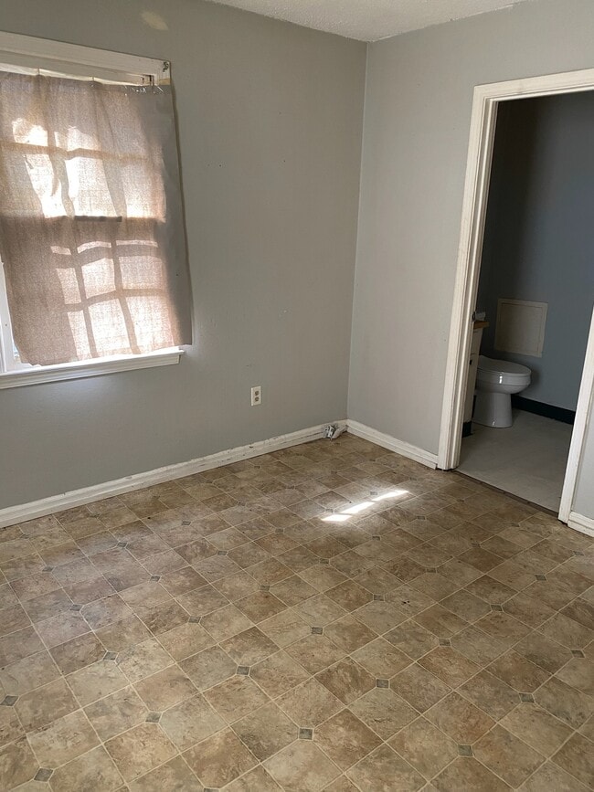 Photo - 214 Ashcroft Dr