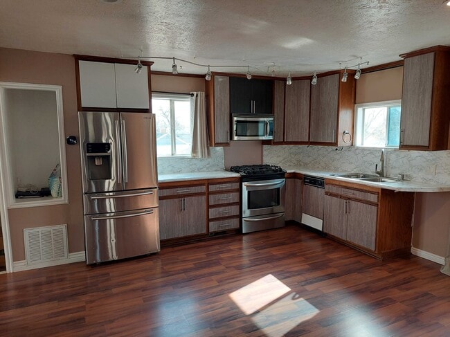 Photo - 370 E 1700 S House