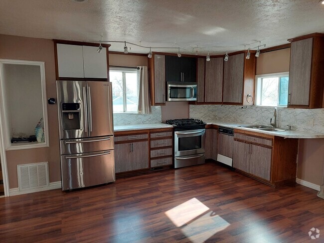 Building Photo - 370 E 1700 S Rental