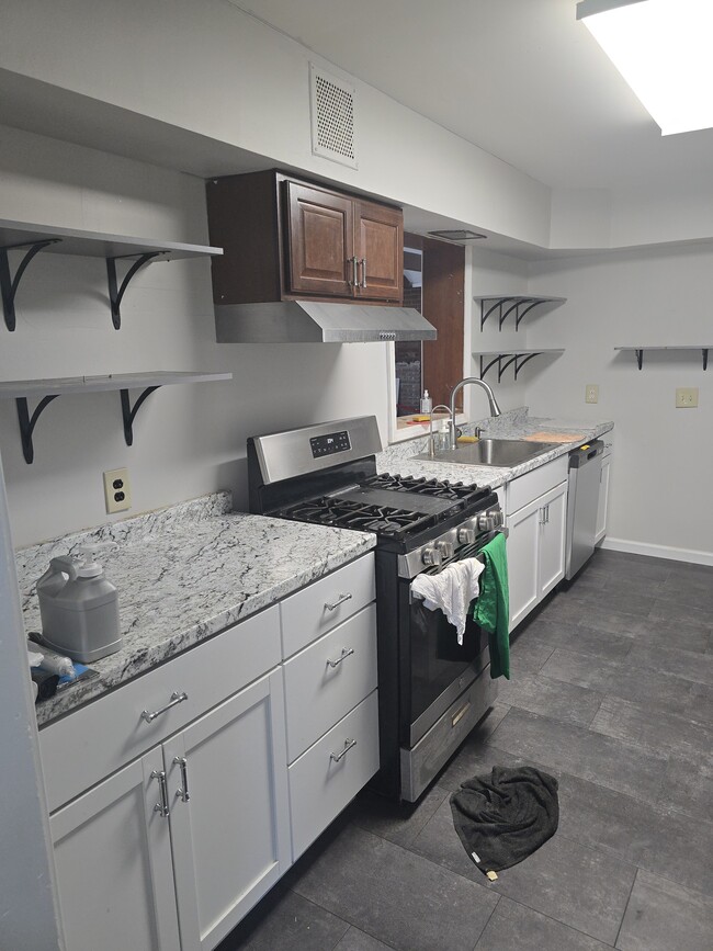 Photo - 2105 Donald Ave