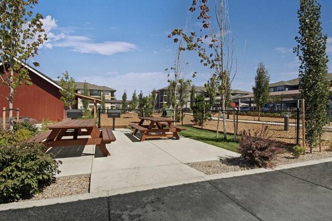 Seasons at Farmington Reserve apartments — community photo
