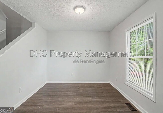 Photo - 1167 Hubbard St SW