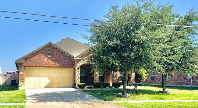 Building Photo - Wonderful 3 Bedroom, 2 Bath Home in Highly Desirable Splawn Ranch Subdivision
