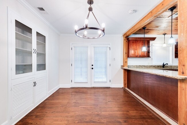 Photo - Charming 4 bedroom with Huge Outdoor Works...