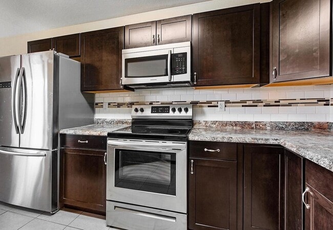 Building Photo - 8460 NW 40th St Unit 84 60