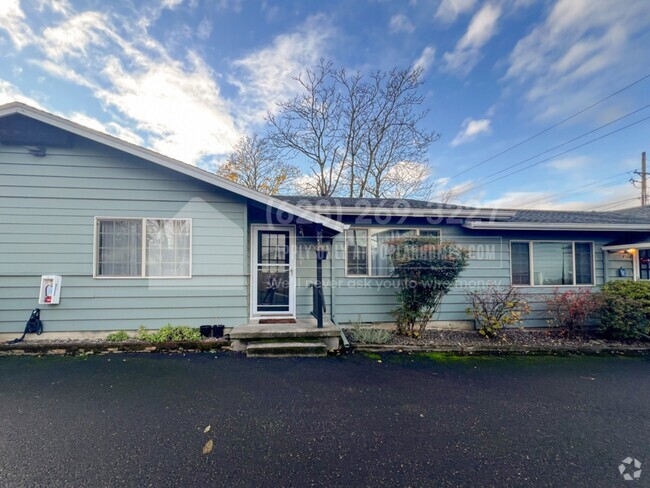 Building Photo - 4506 NE Killingsworth St Rental