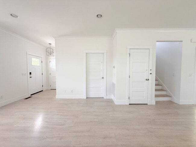 Photo - Pet-Friendly 3-Bedroom Home with Modern Features, Covered Deck & Bright Open Space