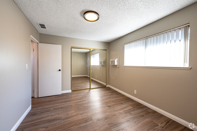 2BR, 1BA - 825SF - Secondary Bedroom
