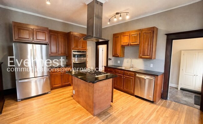 Photo - 3 Bed/2 Bath Home with Fenced Yard / Pet-Friendly / Available Now!
