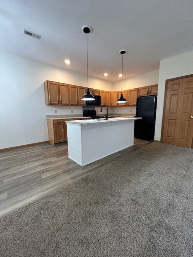 Building Photo - Modern Brick Ranch with 3 Bedrooms, 1.5 Ba... Unit 1529-D Williamsburg Pl