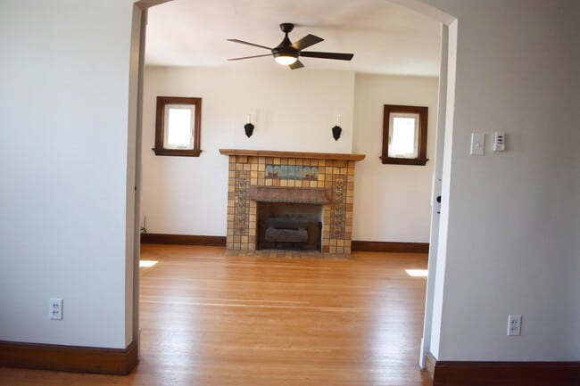 Sala de estar - 625 6th Ave Unidad 1