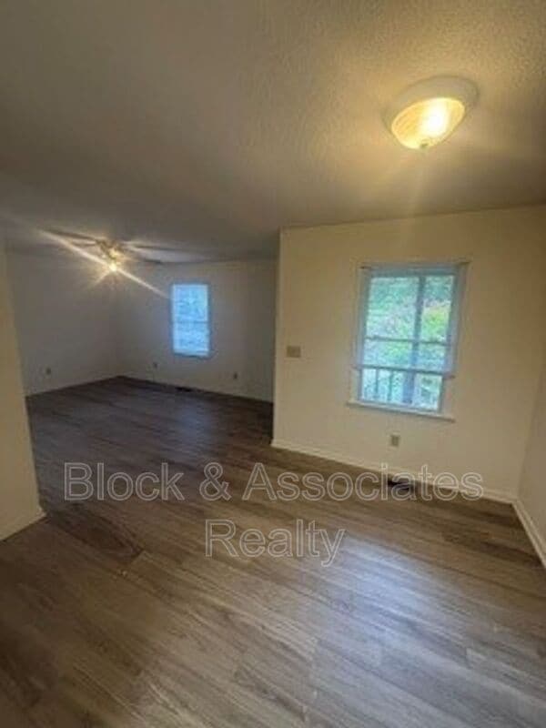 Photo - 1325 Timberlane