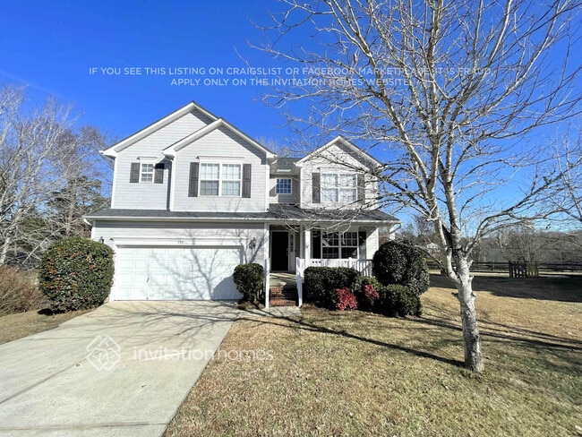 Building Photo - 733 Carly Court