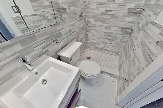 Photo - 199 E 3rd St Unidad 5A