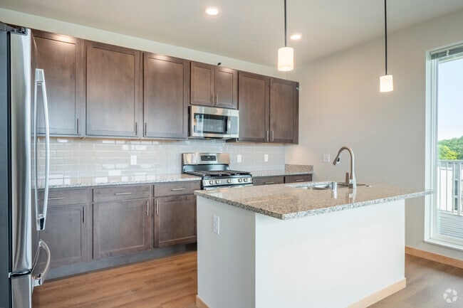 2BR, 2BA - 1353SF - Kitchen - The Marquee