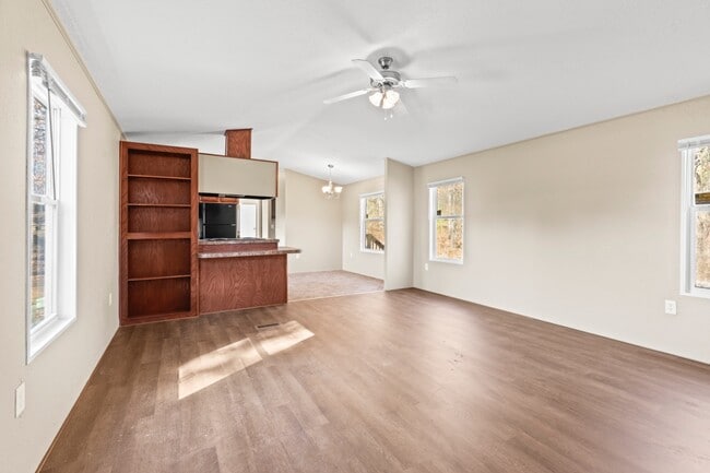Photo - 15704 Country Way