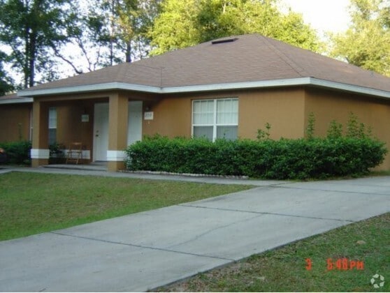 Building Photo - 2721 NE 22nd Ct Rental