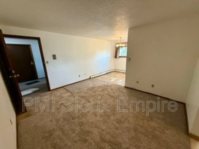 Photo - 440 S Western Ave Unidad 2