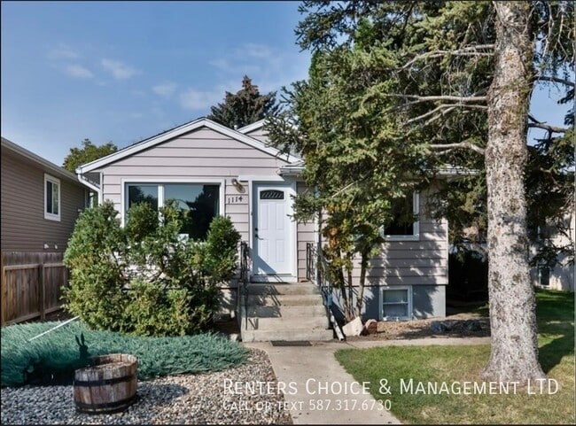 Building Photo - Main Floor Suite With Single Garage Utilities Included