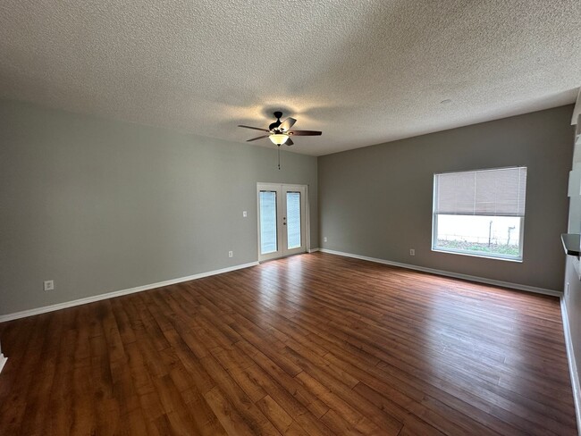 Photo - Freshly Updated Heritage Estates Pool Home for Rent