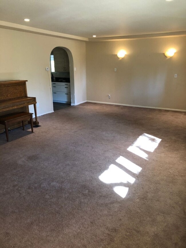 Photo - 2 Bedroom cottage,  quiet rural setting Unit Main House