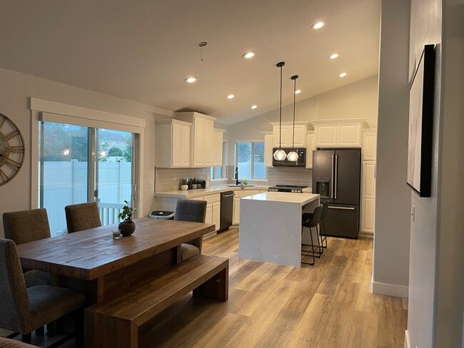 Building Photo - 328 W 2070 N