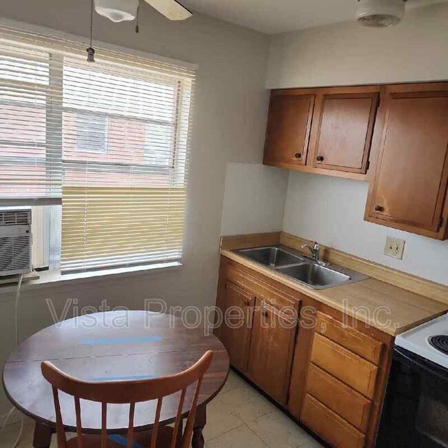 Photo - 902 Sinclair St Unit Apt 3