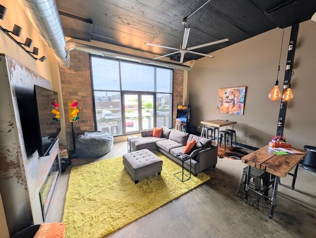 Photo - 401 W Shoreline Dr