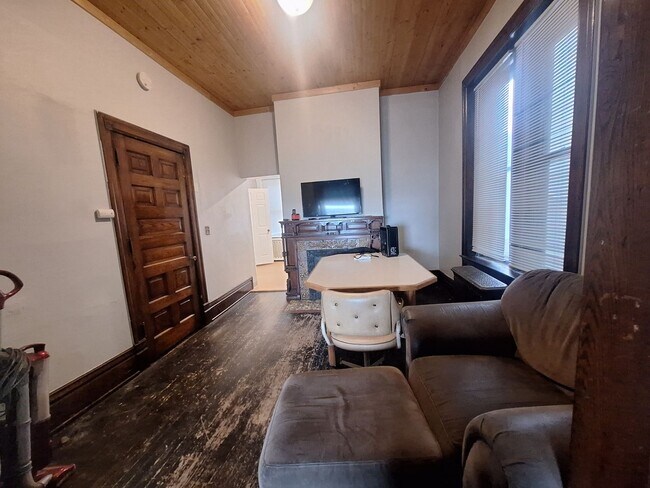 Photo - Large 3 Bedroom Open July 1st! Unit 529 W 4th St - 1