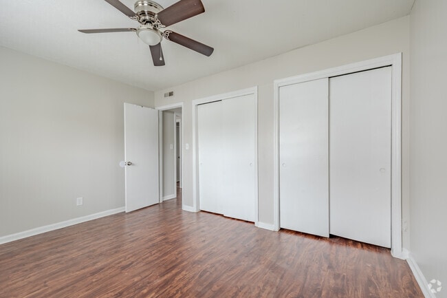 2BR, 2BA - 1000SF