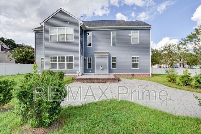 Photo - 813 Evelyn Way