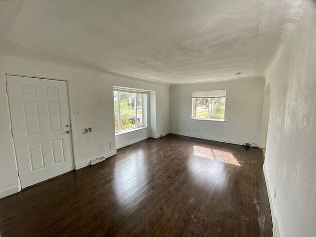 Photo - 2 Bedroom 1 Bathroom Ranch Centrally located in East Park Hil.