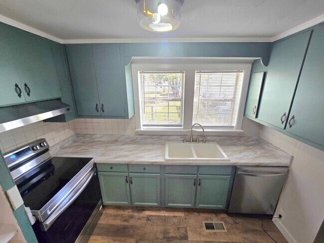 Photo - 5 bed and 3 bath (4 bed/2bath house) & (1 bed/1 bath home)