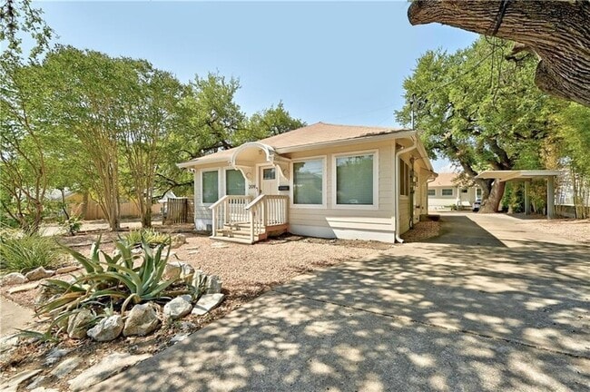 Photo - 209 E Live Oak St