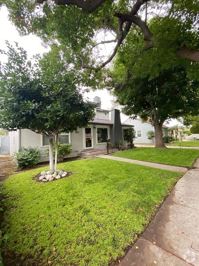 Building Photo - Long Beach: 4 bedroom 3 bath with Spacious... Rental