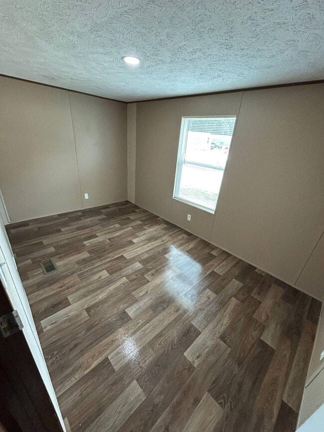 Photo - 1048 Victoria St